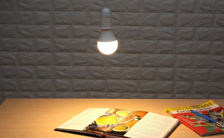 Bóng Led Comet ánh sáng vàng CB01F0053 có công suất 5W và tuổi thọ đèn lên đến 25.000 giờ Bóng Led Comet ánh sáng vàng CB01F0053 có công suất 5W và tuổi thọ đèn lên đến 25.000 giờ