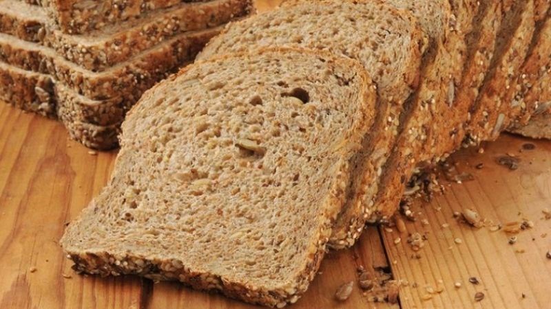 Bánh mì nguyên cám có chứa hàm lượng calo ít hơn bánh mì trắng