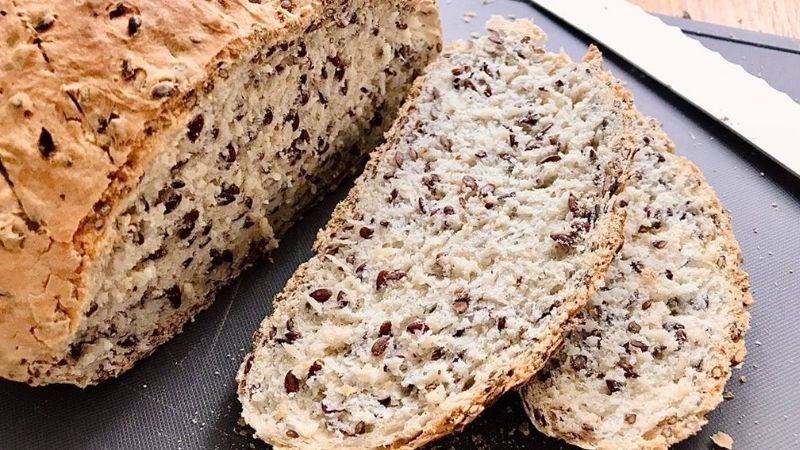 Bánh mì hạt lanh giúp cảm thấy no lâu hơn và ngăn ngừa cảm giác thèm ăn