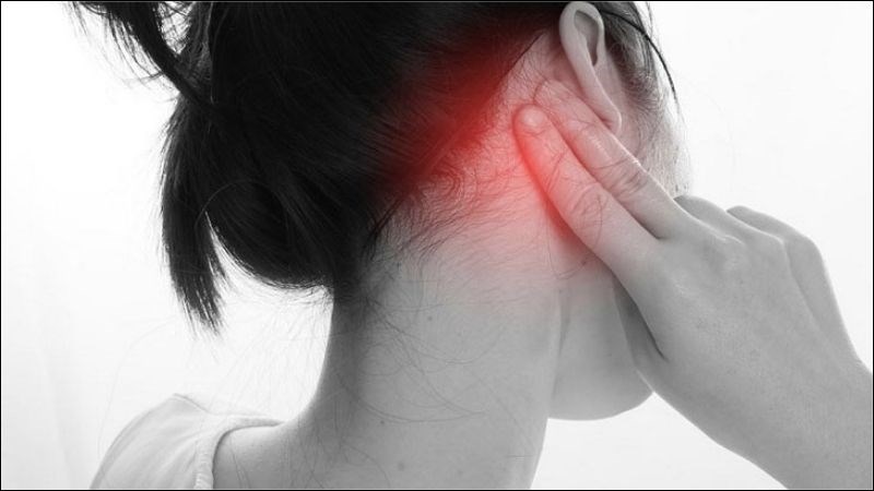 Xạ trị vùng đầu và cổ có thể gây giảm thính lực, viêm tai giữa...