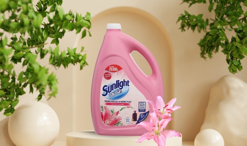 Nước lau sàn Sunlight hương hoa lily và hương thảo can 3.58 lít