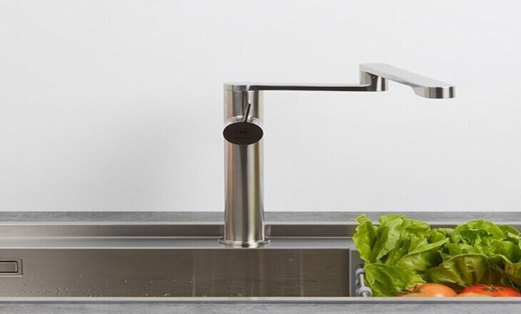 Vòi rửa chén nóng lạnh đồng Malloca K060-S với thiết kế hiện đại, độc đáo, tạo điểm nhấn trong không gian bếp