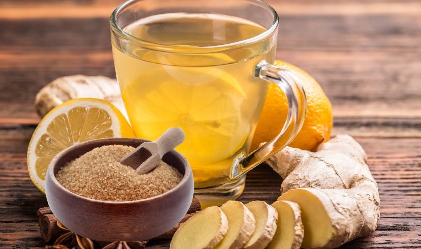 Uống thêm trà gừng đường nâu để giảm đau bụng kinh