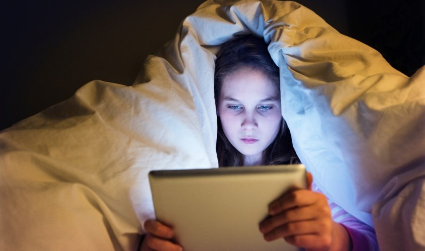 Không nên thức khuya vì sẽ ảnh hưởng xấu đến sức khoẻ