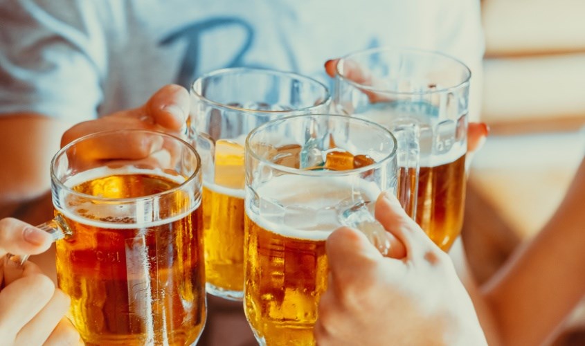 Không nên uống bia trong ngày đèn đỏ