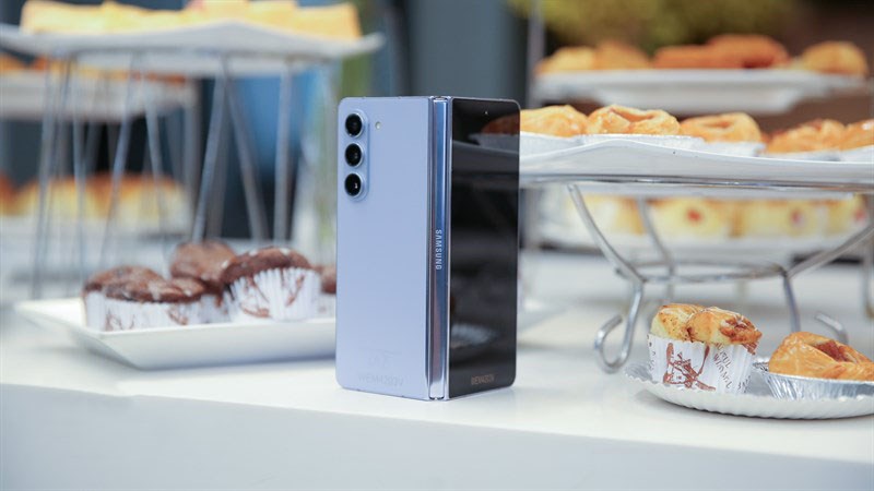 Galaxy Z Fold 5 sở hữu thiết kế sang trọng với các chi tiết được chau chuốt tỉ mỉ