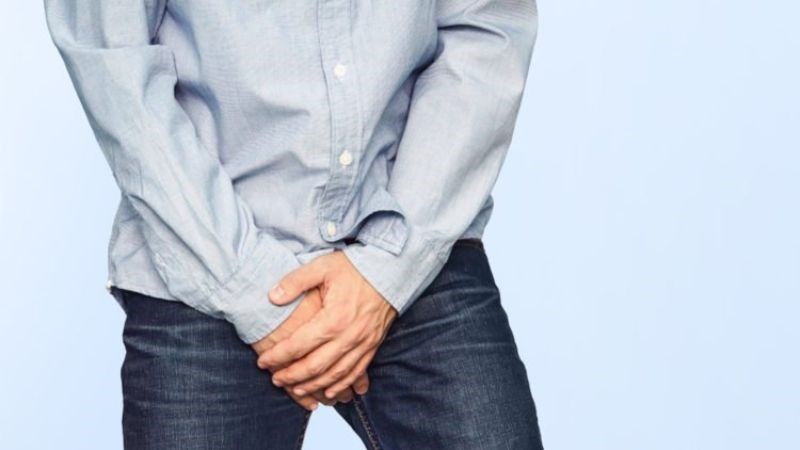 Nước tiểu đục là một trong những dấu hiệu cho thấy có thể bạn đang bị xuất tinh ngược dòng Nước tiểu đục sau khi đạt cực khoái có thể là dấu hiệu của xuất tinh ngược dòng