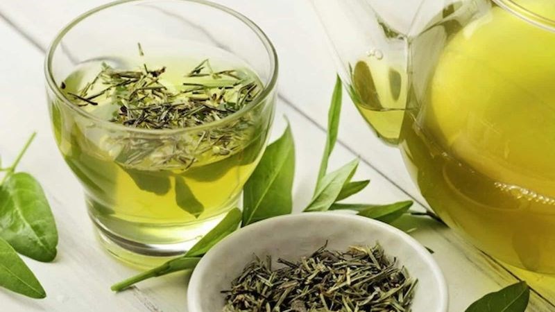 Uống trà xanh mang lại rất nhiều lợi ích cho cơ thể