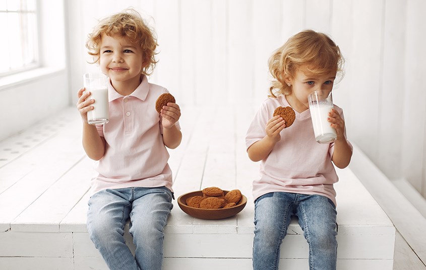 Mẹ cho bé sử dụng trực tiếp hoặc dùng kèm với sữa