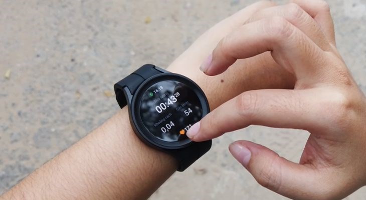 Samsung Galaxy Watch5 Pro LTE 45mm Đen sở hữu dây mềm mại, tạo cảm giác êm ái khi đeo
