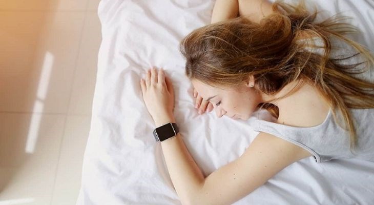 Việc đeo đồng hồ khi ngủ gây ảnh hưởng trực tiếp đến sức khỏe