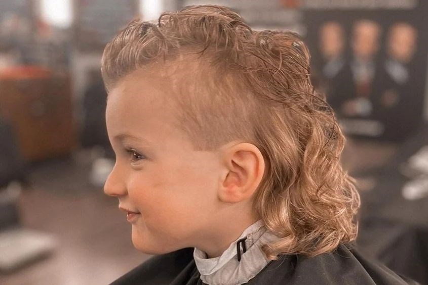 Kiểu tóc mullet cho bé trai có dáng mặt tròn