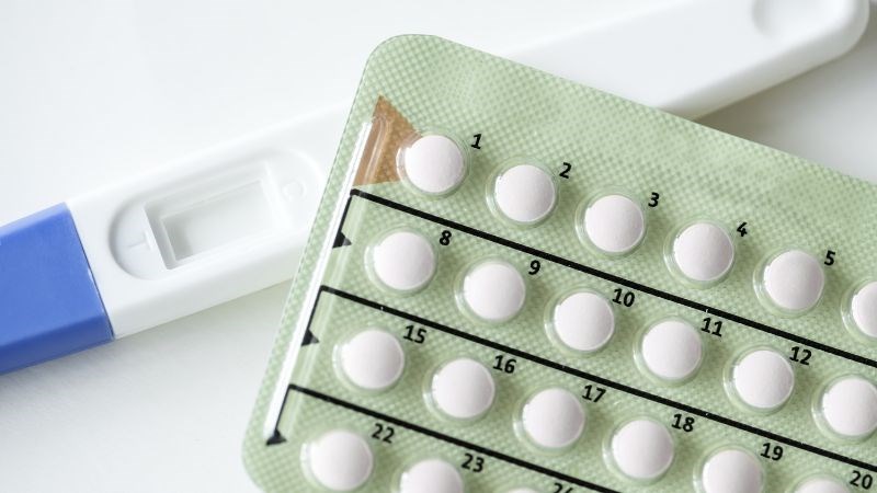 Hormone ngăn rụng trứng trong thuốc tránh thai giúp giảm cơn đau bụng kinh