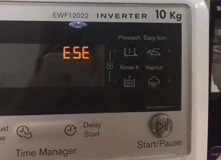 Máy giặt Electrolux báo lỗi E5E là lỗi hư hỏng bo mạch công suất làm máy ngừng hoạt động