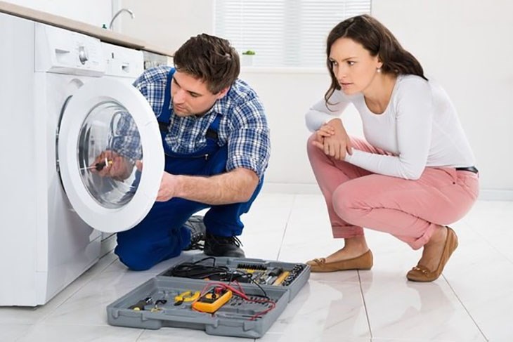 Máy giặt Electrolux báo lỗi E5E thì bạn nên liên hệ đến nhân viên kỹ thuật chuyên nghiệp để khắc phục nhanh chóng và an toàn