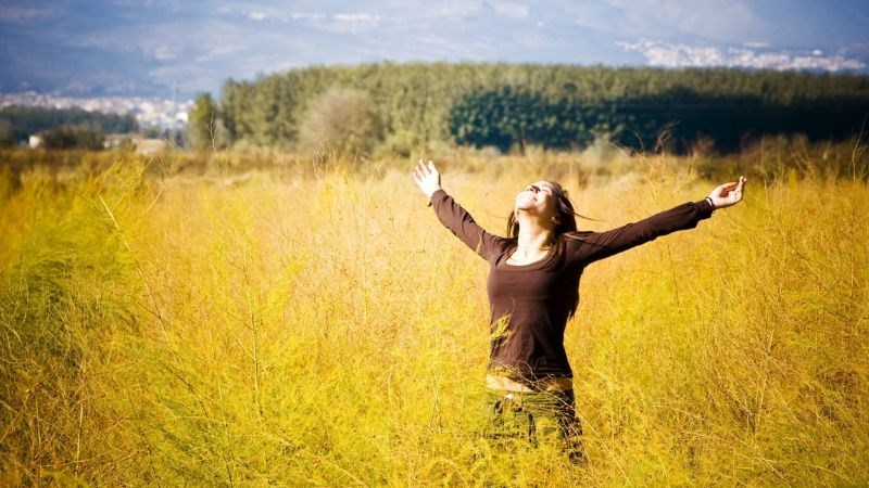 Duy trì một tinh thần thoải mái giúp ích rất nhiều trong việc kiểm soát những cơn ngứa do viêm da thần kinh mang lại Cách phòng ngừa và kiểm soát viêm da thần kinh
