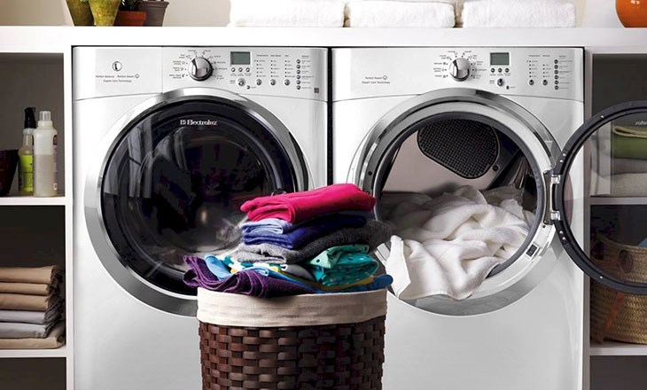 Tránh sử dụng máy sấy quần áo vì nhiệt độ cao có thể làm hỏng sợi vải, dễ bị rách hoặc hỏng hóc