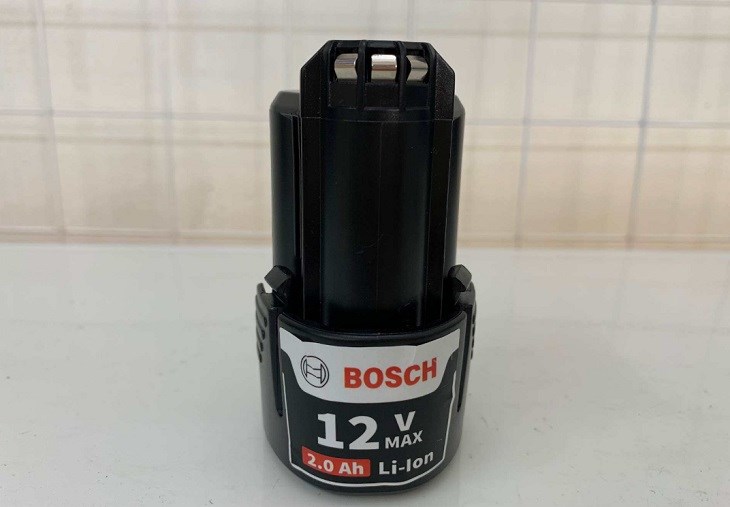 Pin GBA Bosch 12V 3.0 Ah sở hữu điện áp 12V, thích hợp dùng cho tất cả các máy pin Bosch 12V