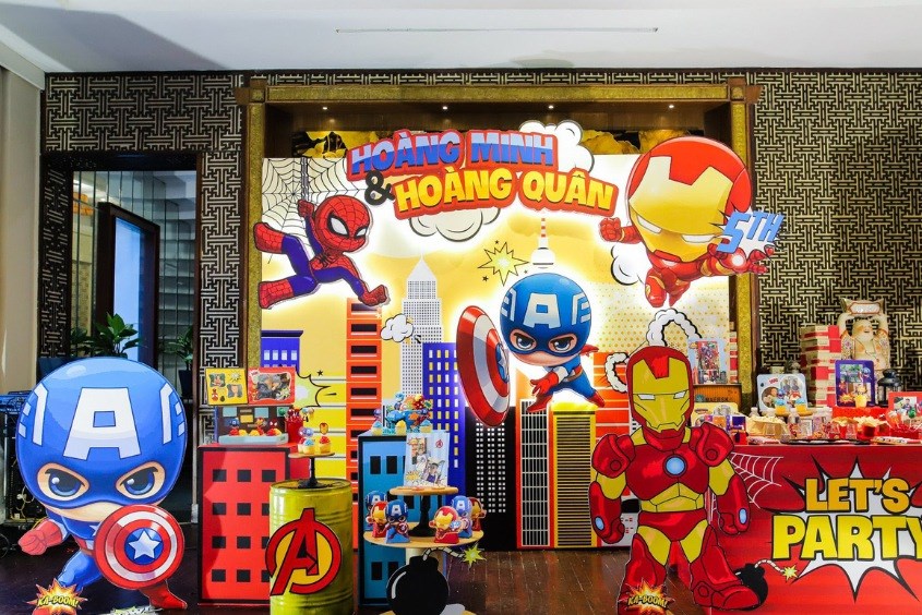 Trang trí thôi nôi bé trai chủ đề siêu anh hùng