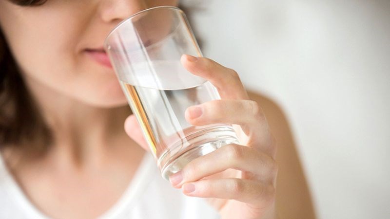 Uống nước sẽ giúp bạn ăn ngon miệng hơn