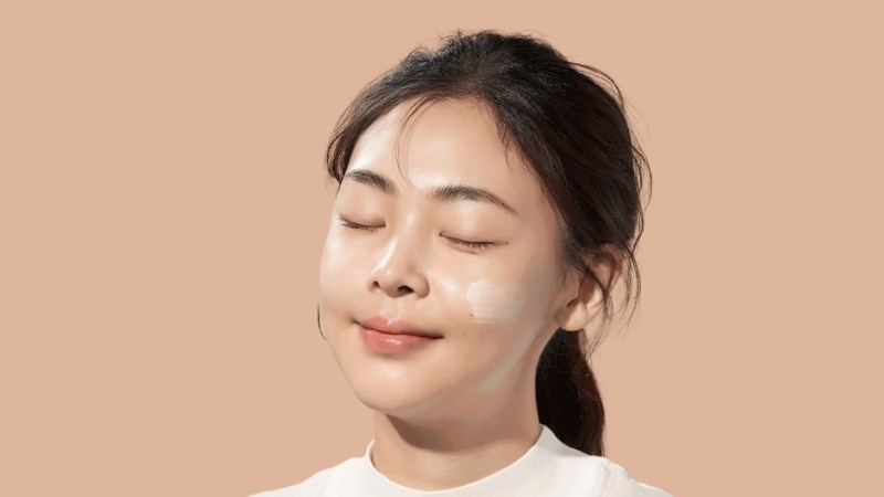 Kem chống nắng hóa học với kết cấu mỏng nhẹ, tạo cảm giác tự nhiên