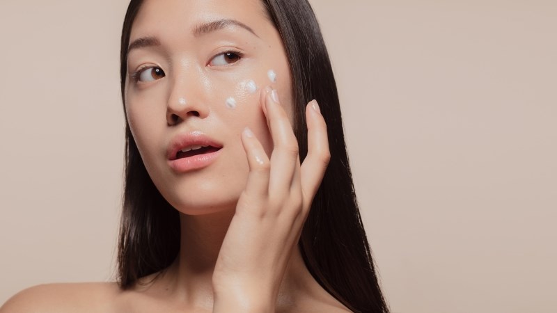 Vitamin C giúp giảm mất nước và duy trì độ ẩm cho da