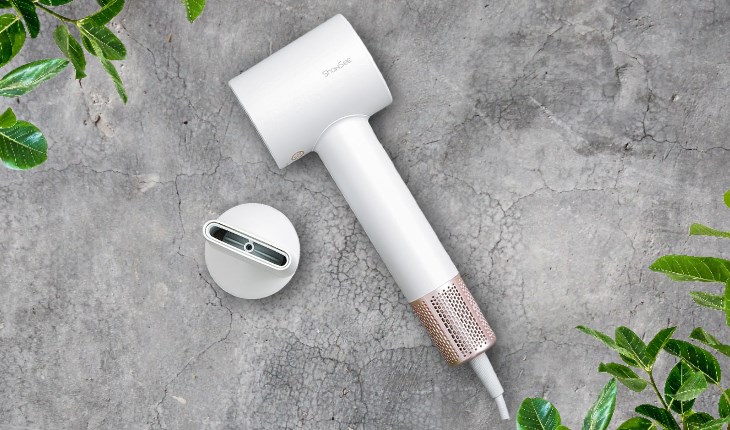 Máy sấy tóc 1600W Showsee A18-W được trang bị động cơ mạnh mẽ, giúp làm khô tóc nhanh hơn