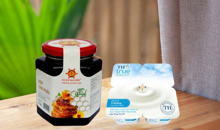 Mật ong ruồi nguyên chất Xuân Nguyên và sữa chua TH true YOGURT ít đường