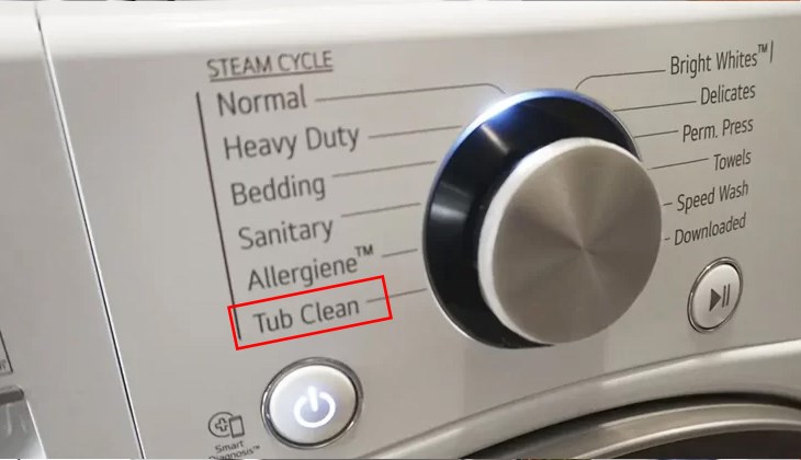 Bật nguồn máy giặt LG và nhấn giữ nút Tub Clean trên máy giặt khoảng 3 giây