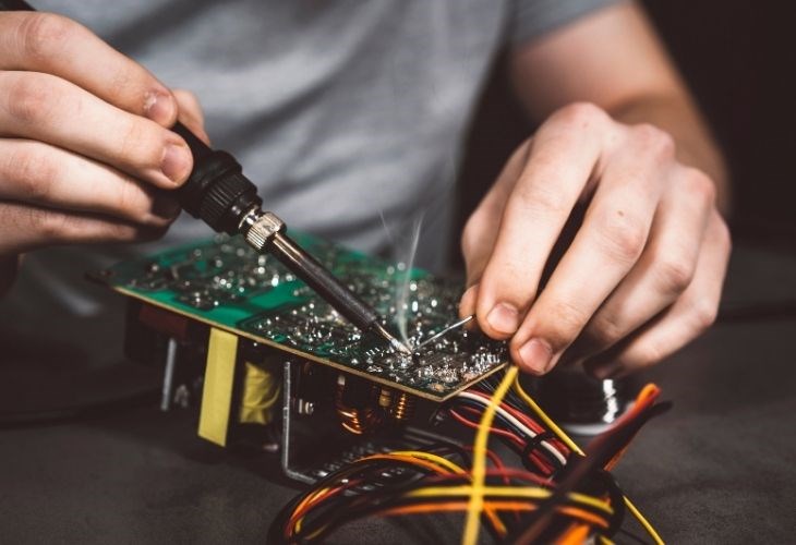 Khi đèn không sáng cần thay dây điện, dây mạch nếu bị hư hỏng nhé!