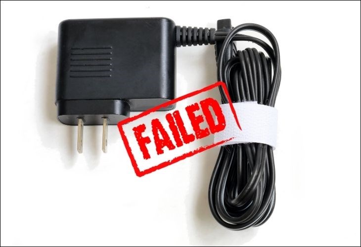 Sử dụng sạc có điện áp không phù hợp có thể khiến đèn pin đội đầu hư sạc