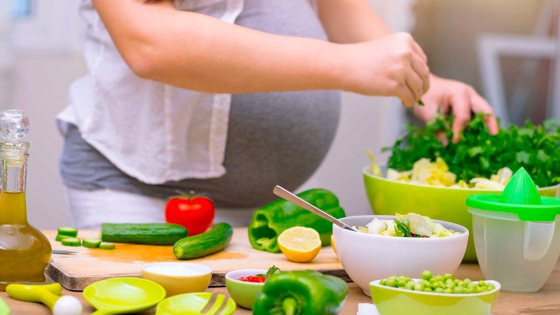 Phụ nữ mang thai tuân thủ chế độ ăn chay vẫn có thể duy trì một thai kỳ khỏe mạnh