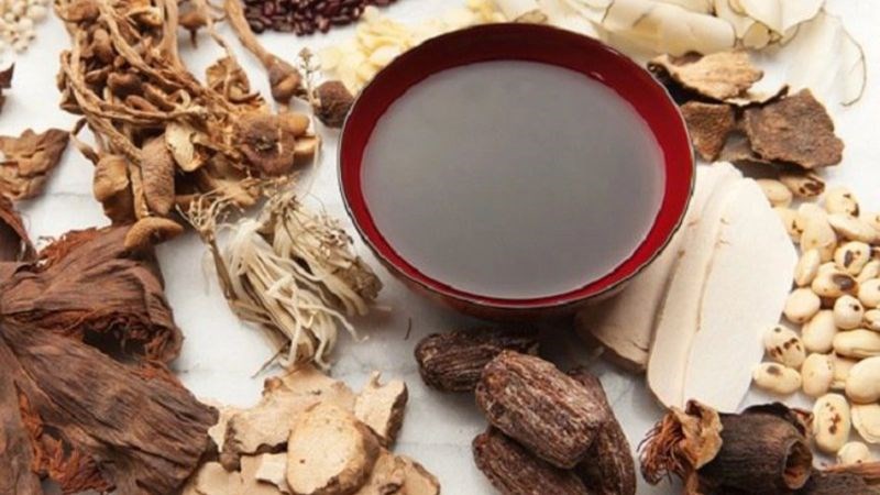 Hạt mã tiền kết hợp với ngô công, đương quy,... trị suy nhược cơ thể