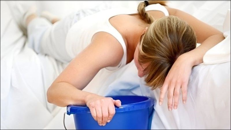 Khi bị ngộ độc mã tiền bạn thường sẽ gặp dấu hiệu như chóng mặt, buồn nôn,...