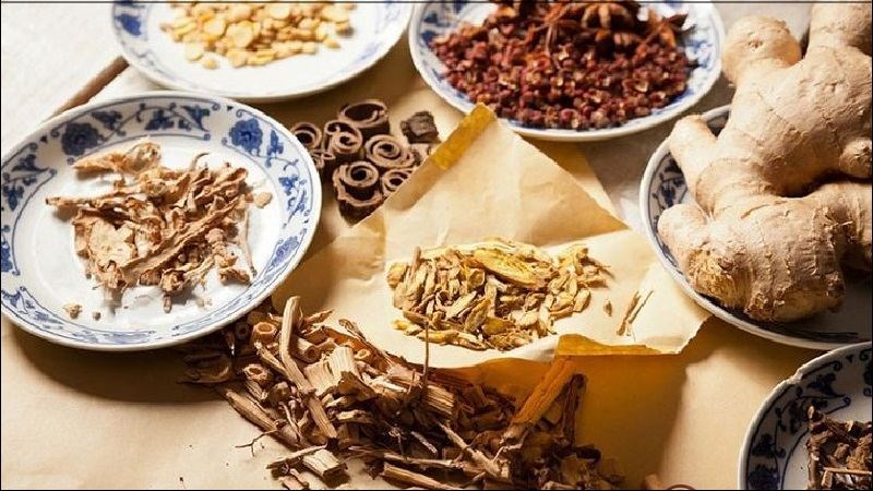 Mã tiền kết hợp với ngưu tất, thương truật, nhũ hương,... điều trị viêm khớp