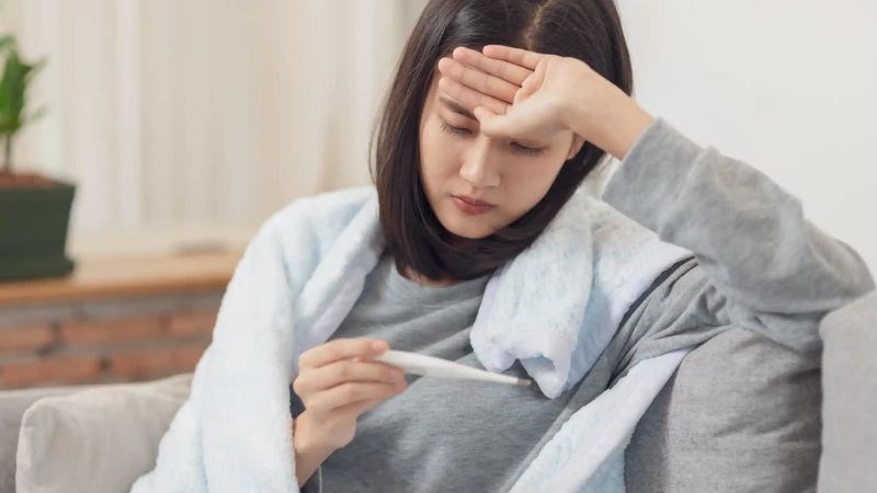 Phụ nữ có thai bị sốt xuất huyết có thể gây nguy hiểm cho cả mẹ và thai nhi