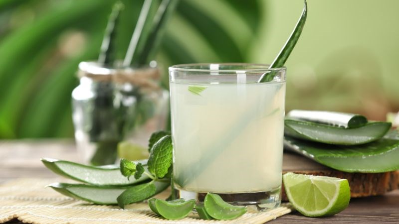 Súc miệng bằng nước súc miệng nha đam sẽ làm dịu các nốt viêm trong miệng