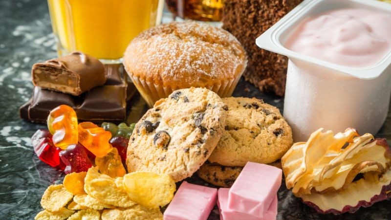 Những đồ ăn chứa nhiều đường sẽ gây khô miệng và khó lành các vết thương