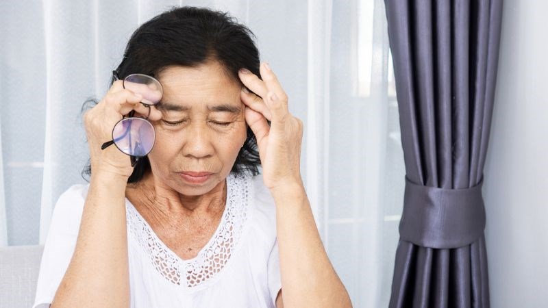 Bệnh nhân ung thư đang hóa trị thường khó tập trung và suy giảm trí nhớ