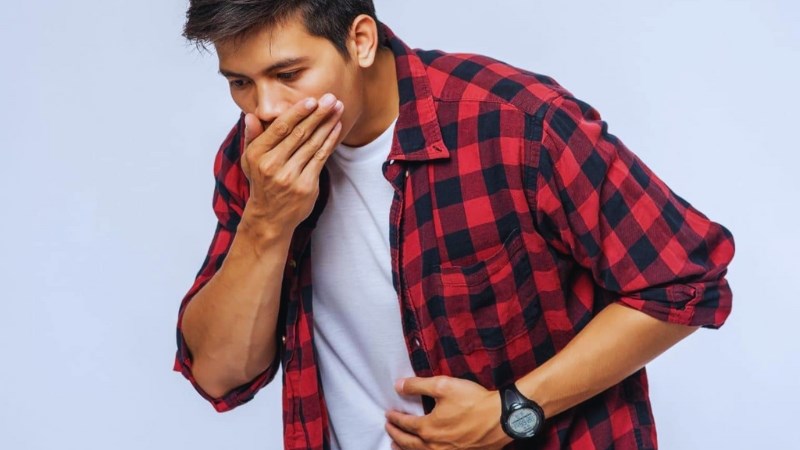 Bạn không nên ăn trứng chiên vào buổi tối vì có thể gây đầy hơi, khó tiêu 