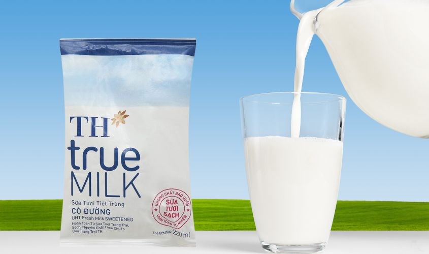 Sữa tươi tiệt trùng TH true MILK có đường 220 ml