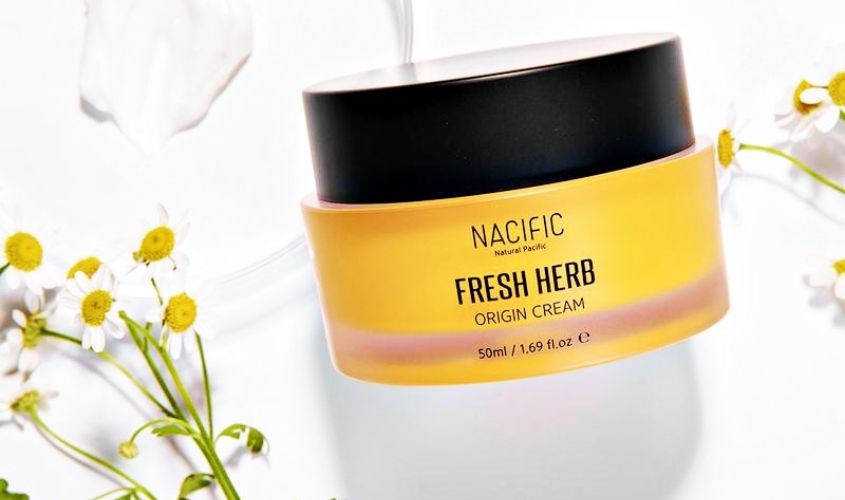 Kem dưỡng sáng và làm dịu da chiết xuất Hoa Cúc Nacific Fresh Herb Origin 50 ml 
