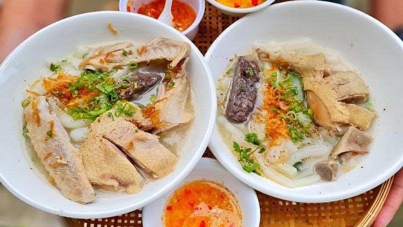 Bạn không nên ăn quá nhiều bánh canh vì sẽ khiến lượng calo cao vượt quá nhu cầu hằng ngày