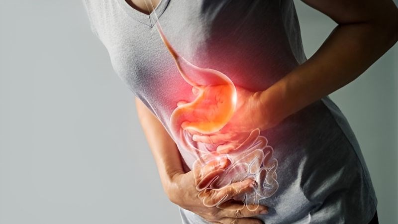 Nếu bạn trong tình trạng đau dạ dày, ăn mì cay sẽ gia tăng triệu chứng đau dạ dày