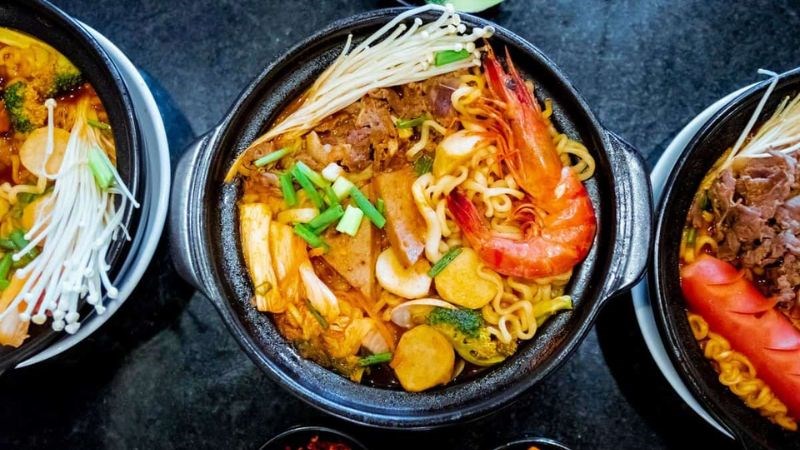 Việc mì cay có béo hay không phụ thuộc vào cách chế biến và nguyên liệu được sử dụng