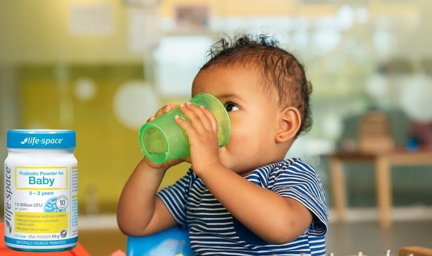 Nên cho bé uống men vi sinh Life Space trong bữa ăn