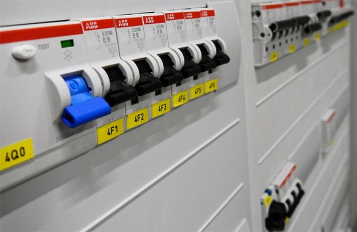 RCCB linh hoạt với các loại điện áp và dòng điện