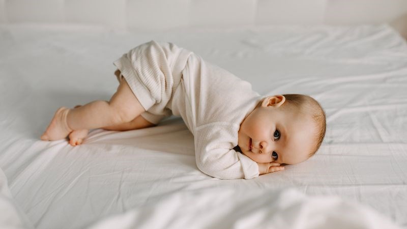 Trẻ em dưới 7 tuổi tốt nhất không nên tiếp xúc gần với tinh dầu 
