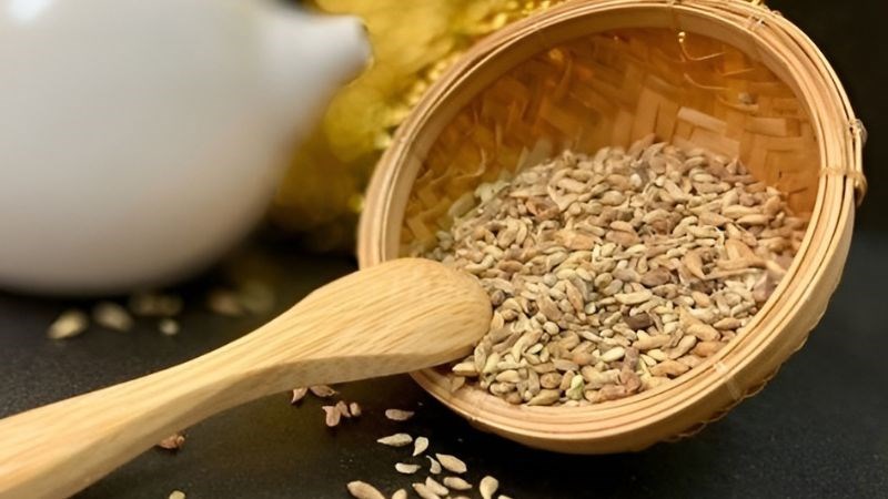 Mỗi ng&agrave;y, bạn chỉ n&ecirc;n sắc hoặc h&atilde;m từ 8 &ndash; 10g hoa h&ograve;e kh&ocirc; với nước s&ocirc;i