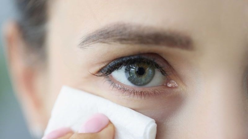 Bạn cần vệ sinh mắt đúng cách để tránh các bệnh nguy hiểm về mắt